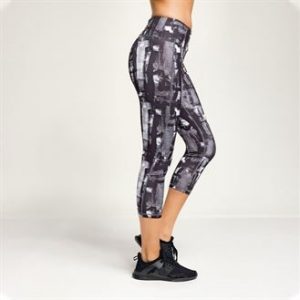 capri style leggings for meditation and yoga side view